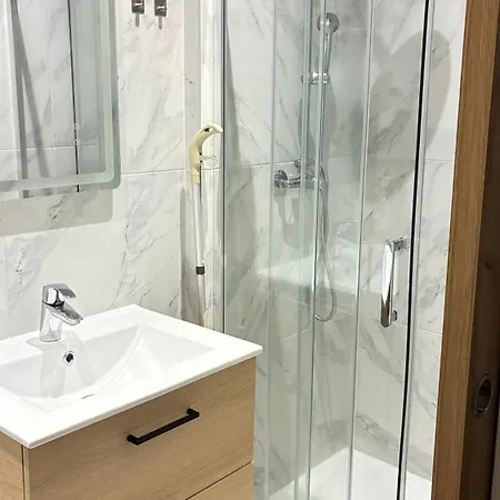 Cozy, Fully Renovated *